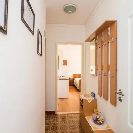 Apartment Zana *