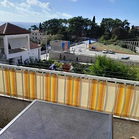 Zana Apartment *